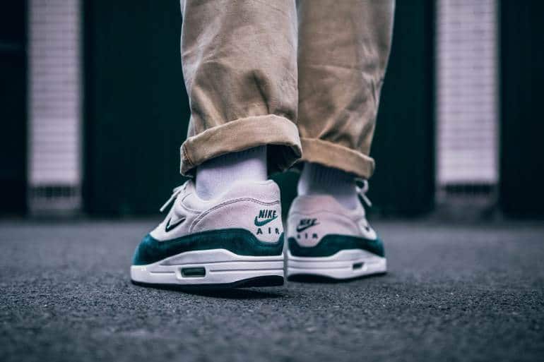 nike air max 1 on foot Outsons