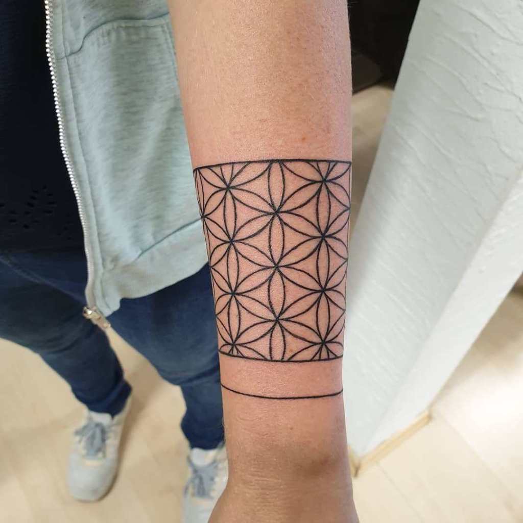 1 Armband tattoos with cool designs Outsons