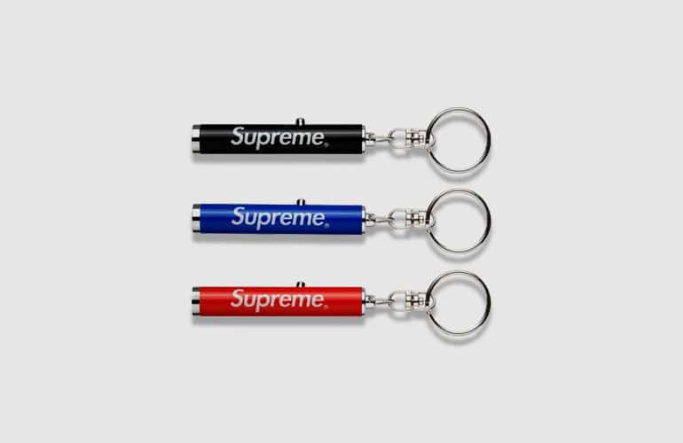 Supreme-flashlight-keychain-classic-fashion-lifestyle