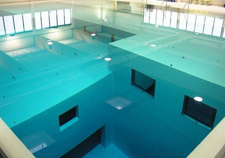 nemo 33 belgium swimming pool-min