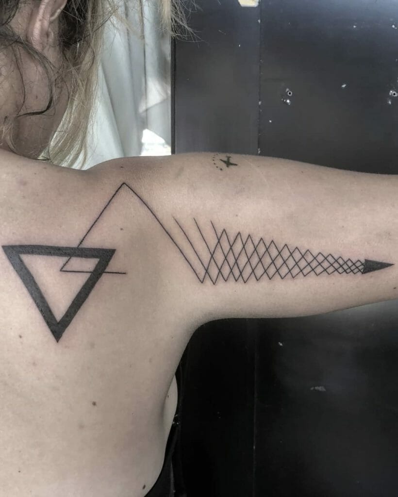 2020 07 09 17.55.44 2349385046329428692 triangletattoo 1 Outsons