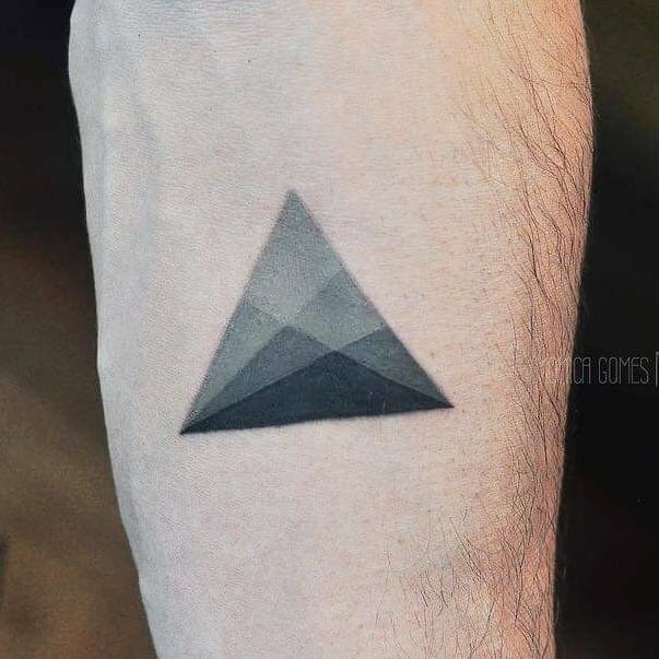 2020 07 18 07.22.29 2355589311281709369 triangletattoo 1 Outsons