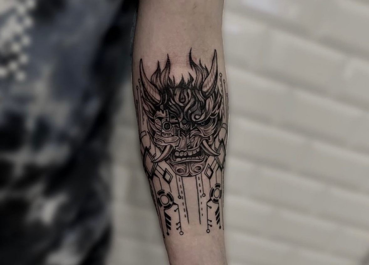 Cyberpunk tattoo that fits on the uppper arm at the shoulder featuring a  striking black and