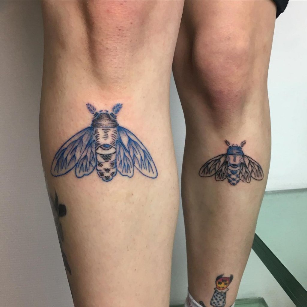 Funny Knee Bee Inspired Black And Blue Image