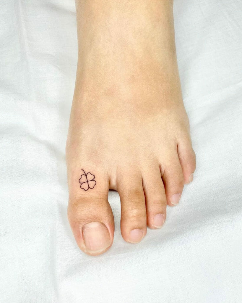 4 leaf clover tattoos can be simple yet powerful