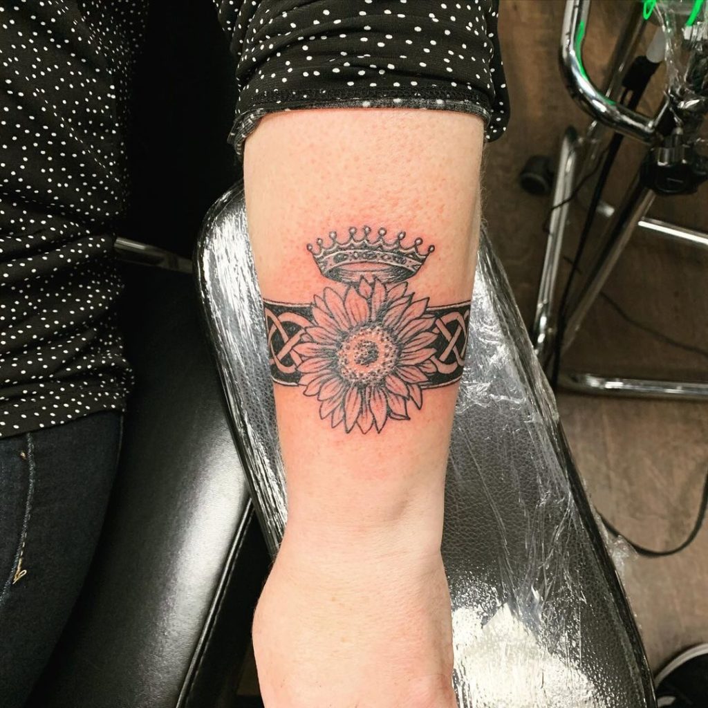 Feminine Celtic Armband Tattoo