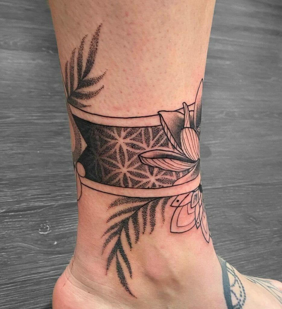 Graphic Anklet Tattoo Ideas For People Who Like To Experiment
