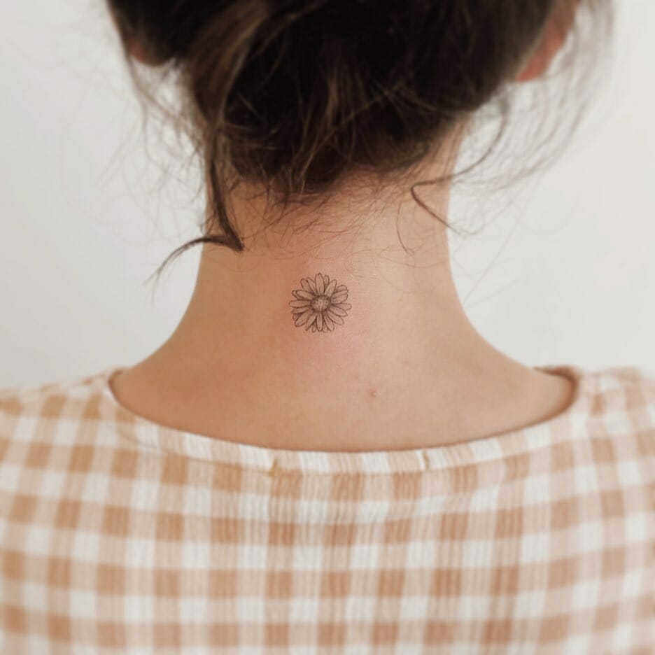 The Tiny Daisy Tattoo For First-Timers