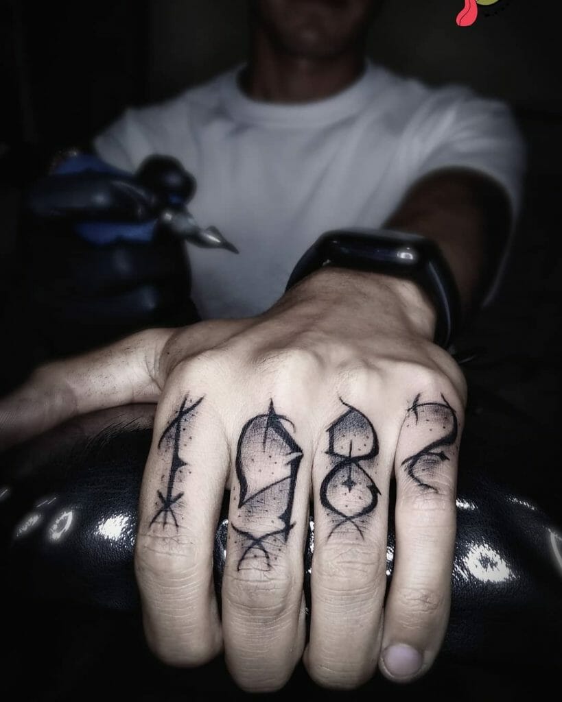 1987 Tattoos Design On Fingers 