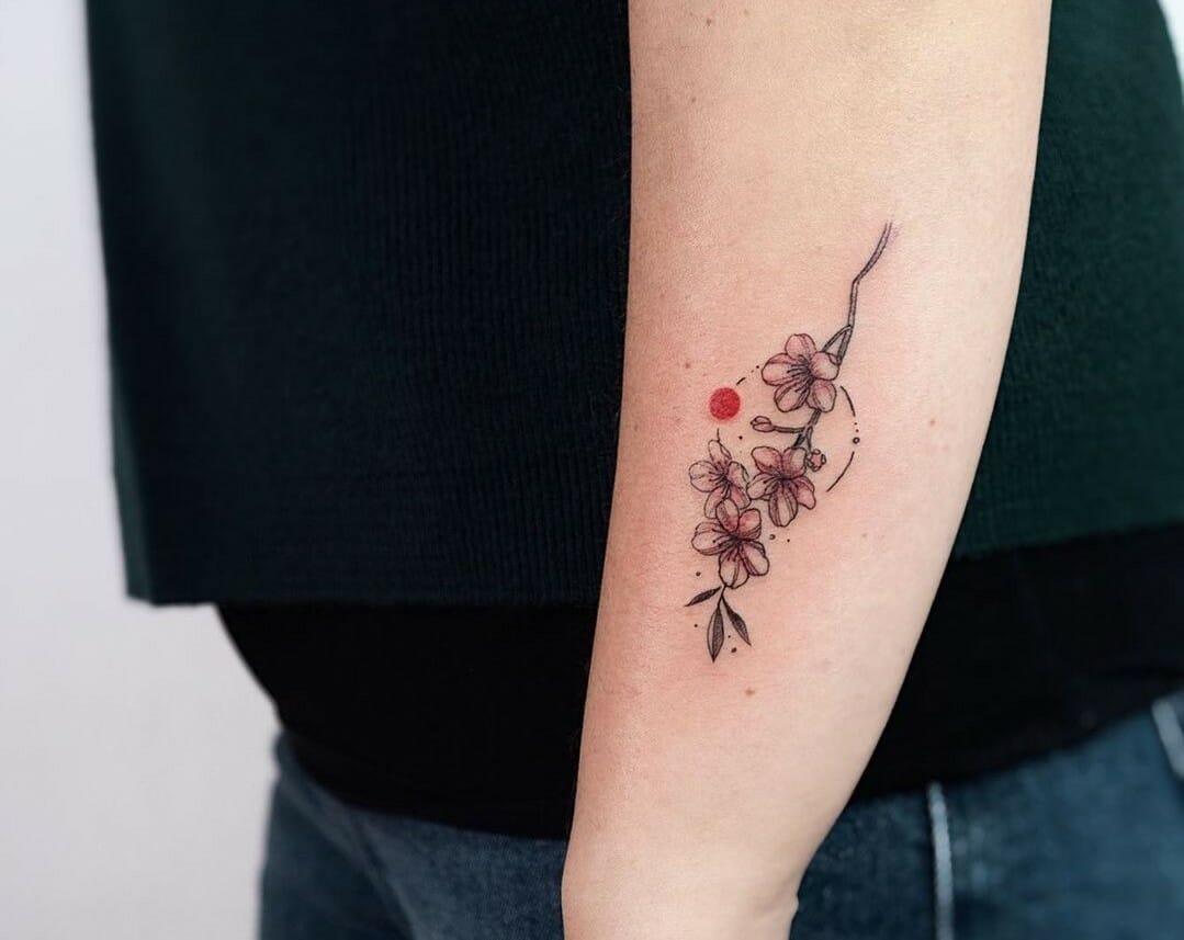 10 Unforgettably beautiful minimalist leaf tattoos