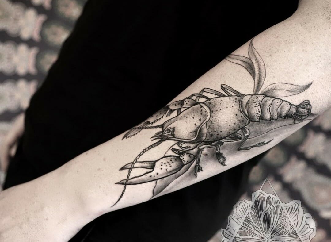 Traditional Lobster With Banner Tattoo On Right Shoulder