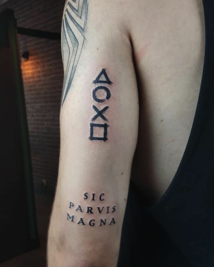 Sic Parvis Magna Words Tattoo In The Upper Arm