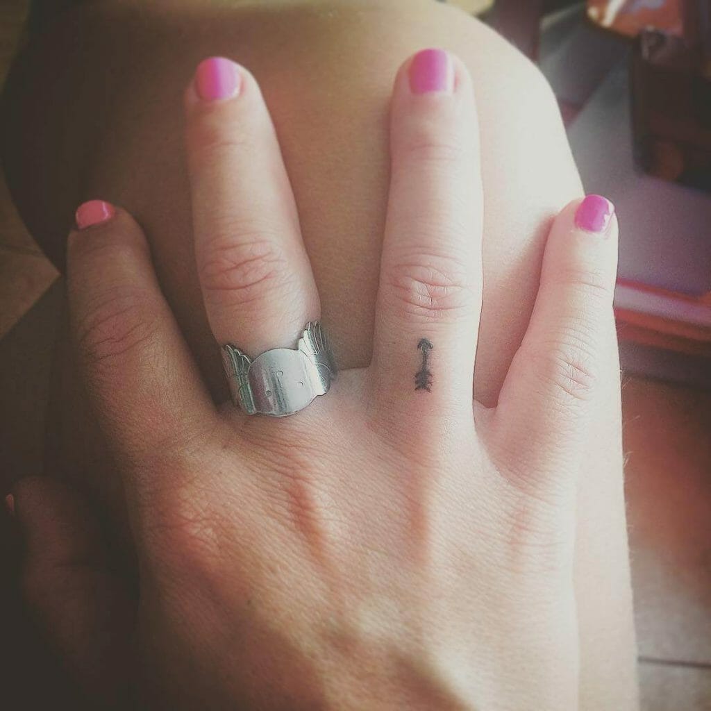 Mini Arrow Finger Tattoo For Ring FingerMini Arrow Finger Tattoo For Ring Finger