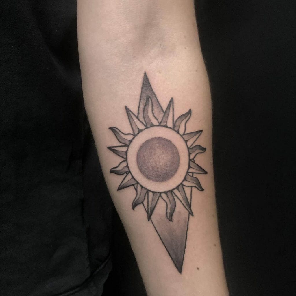 Traditional Sun Tattoo Design