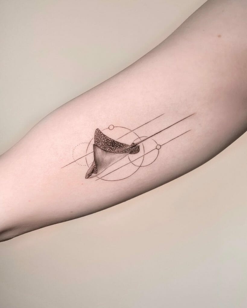 Awesome Idea For Small Stingray Tattoo With Geometric Patterns