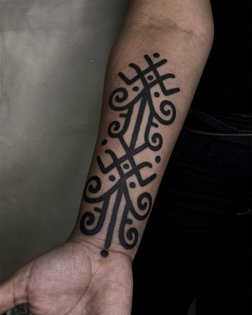 Carved Ornamental Tattoo With Black Lines