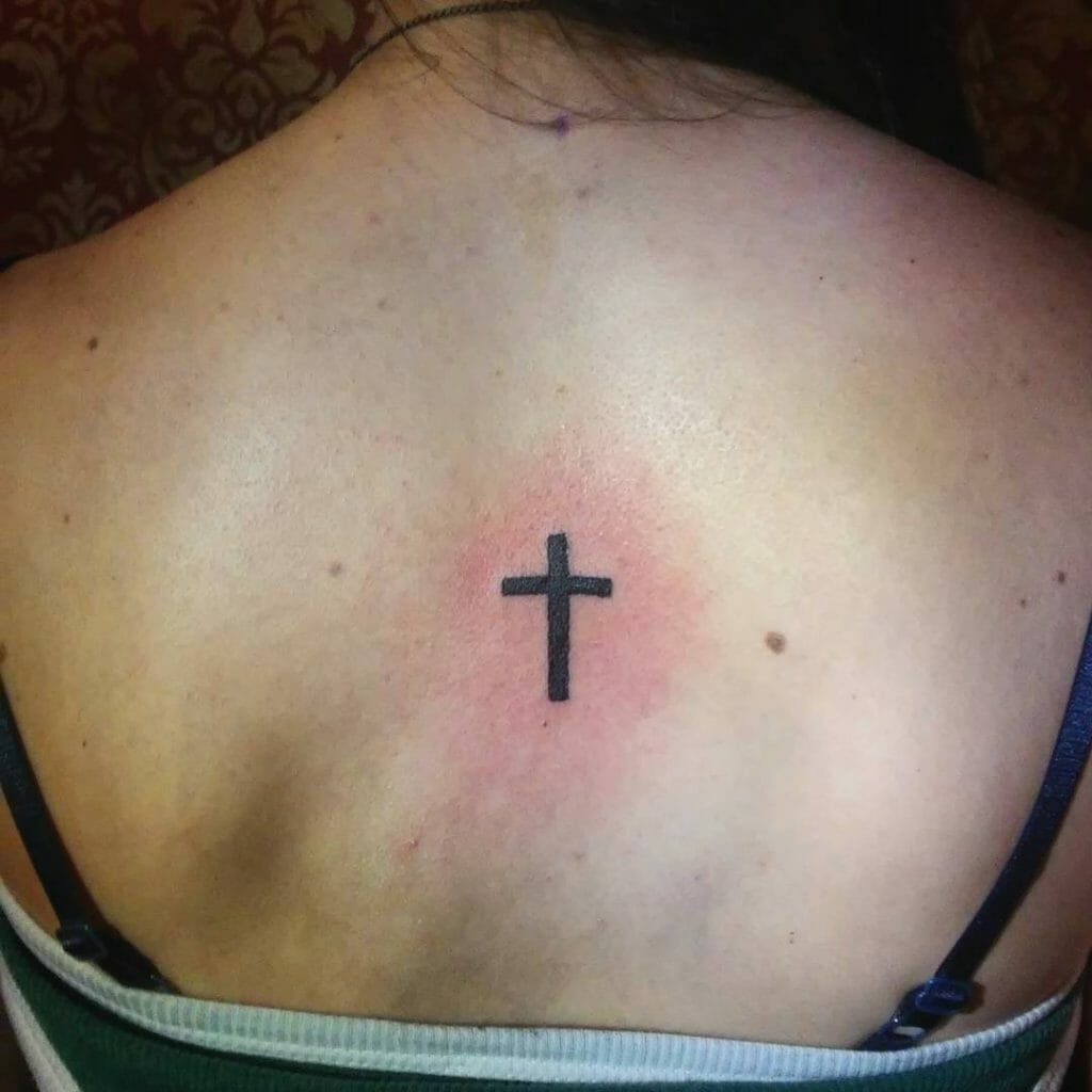 Das Kreuz Tattoo von Großzügigkeit und Wohlwollen