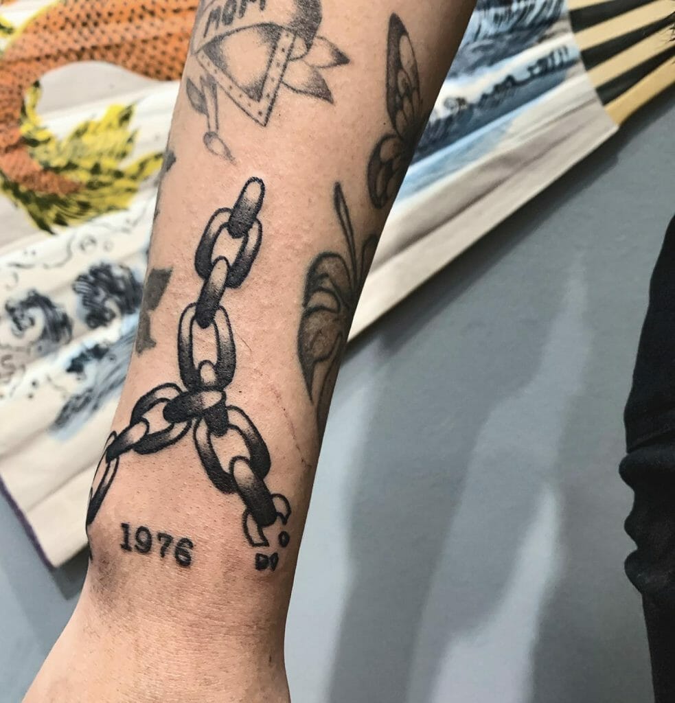 Traditional Chain Wrist Tattoo