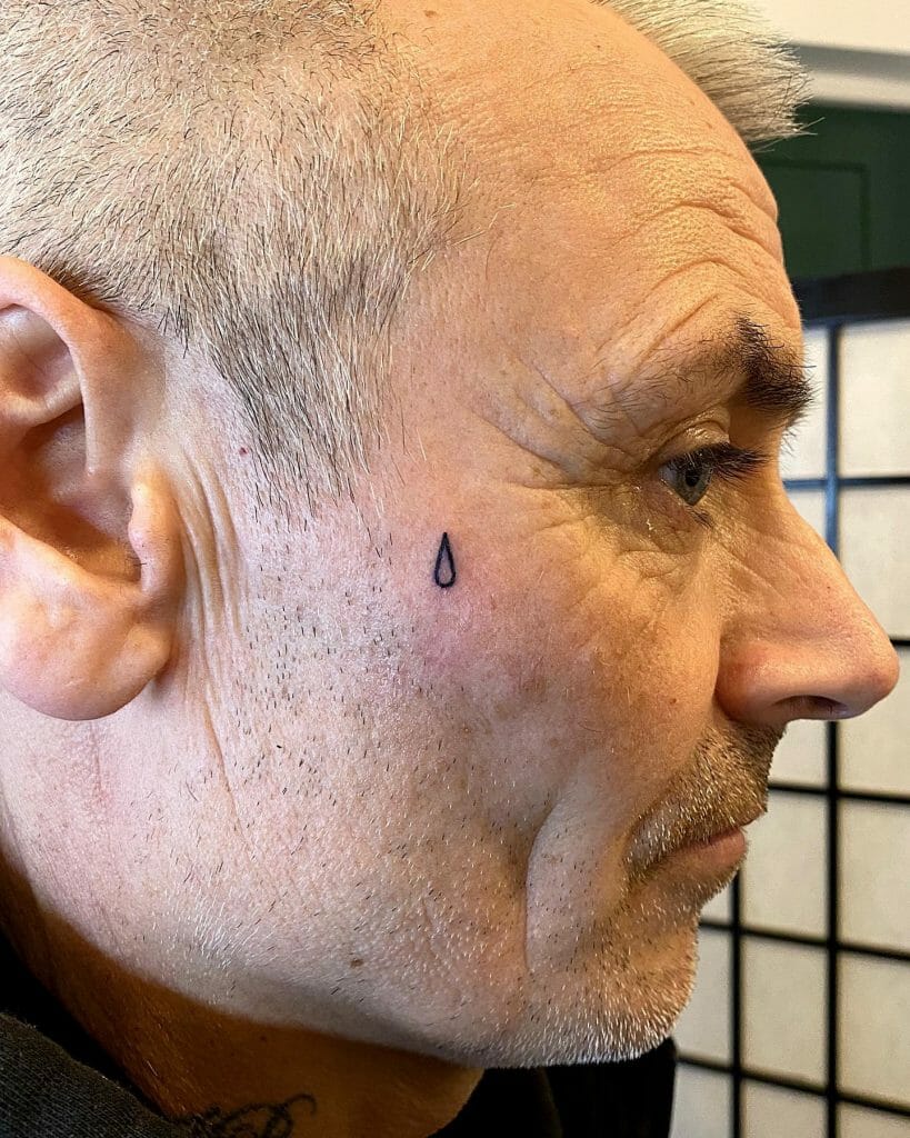 Bedeutet ein Teardrop Tattoo?