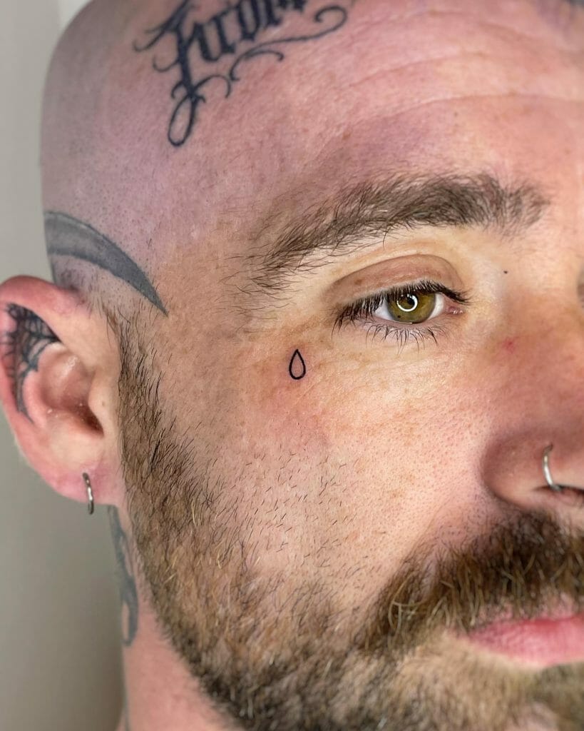 Minimalistische Teardrop Tattoo Designs