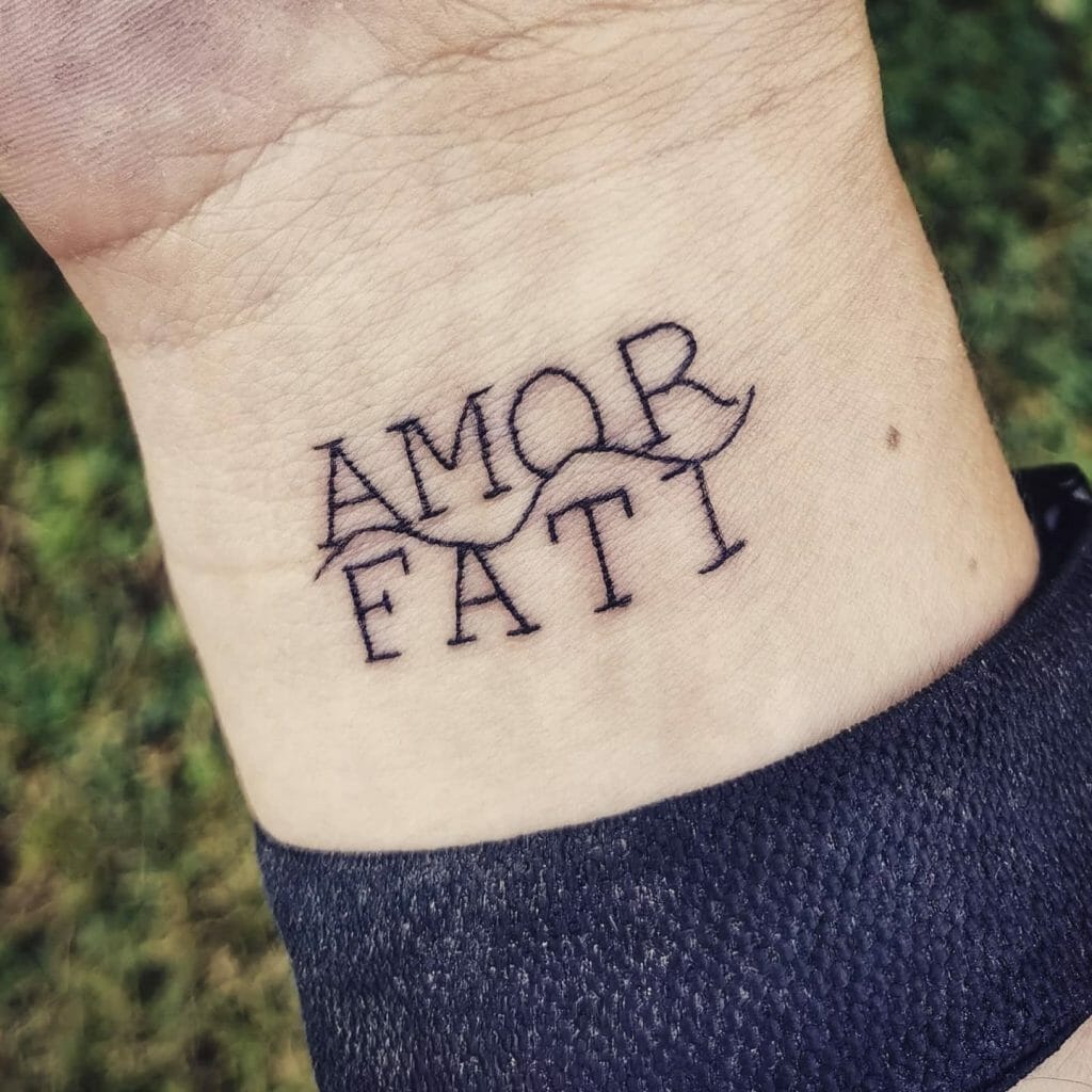 Bicep tattoo saying Amor Fatí by Seoeon