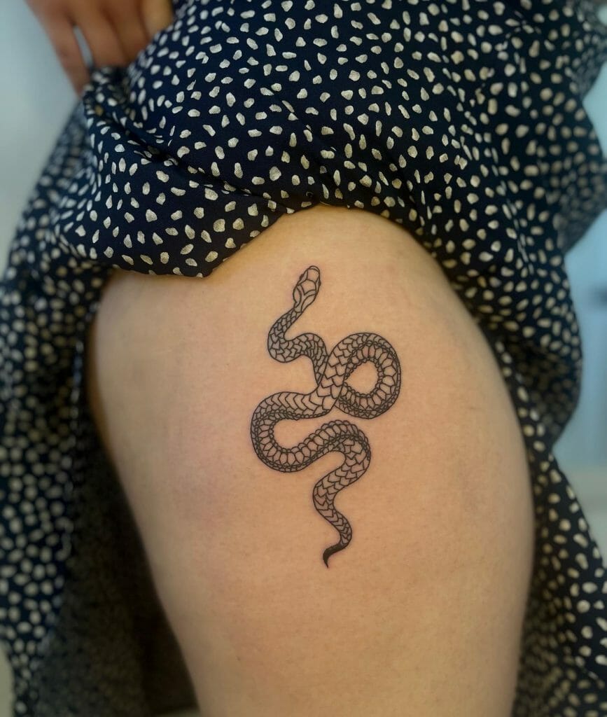 Black Ink Simple Snake Tattoo On Leg