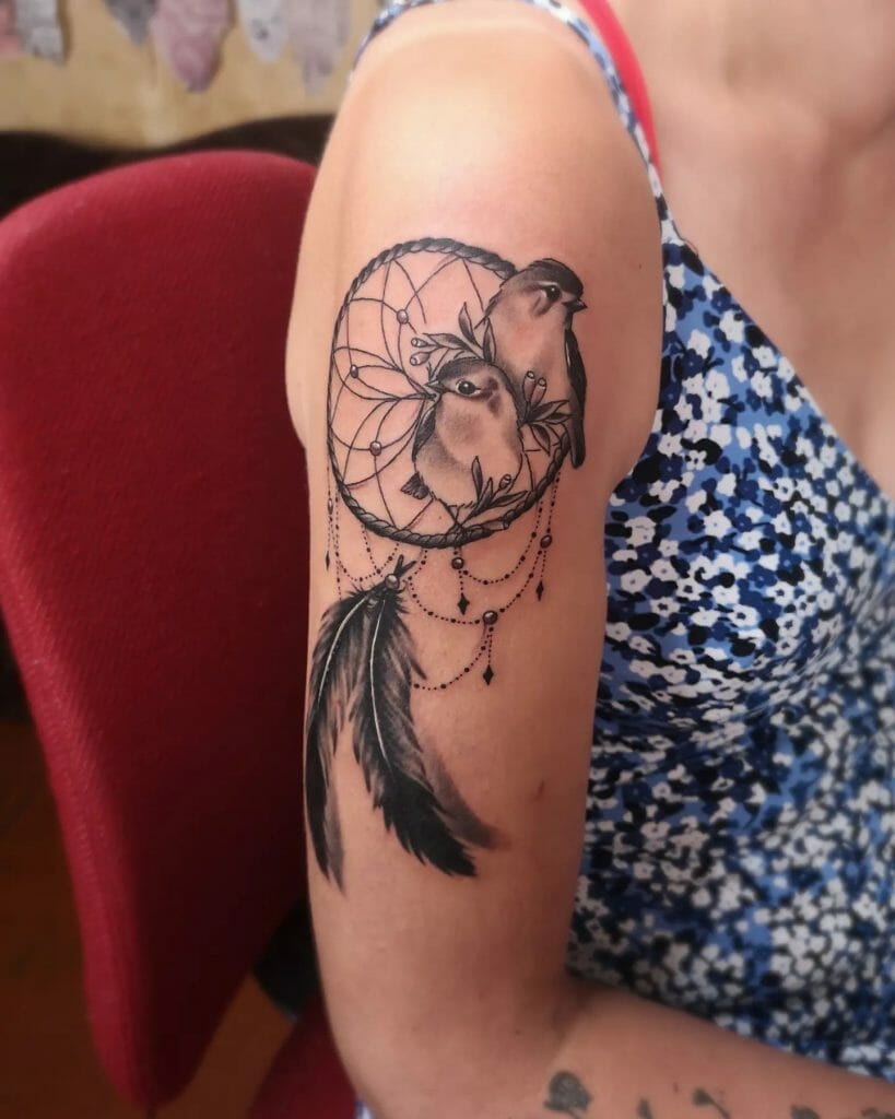Traumfänger-Tattoos mit Vögeln