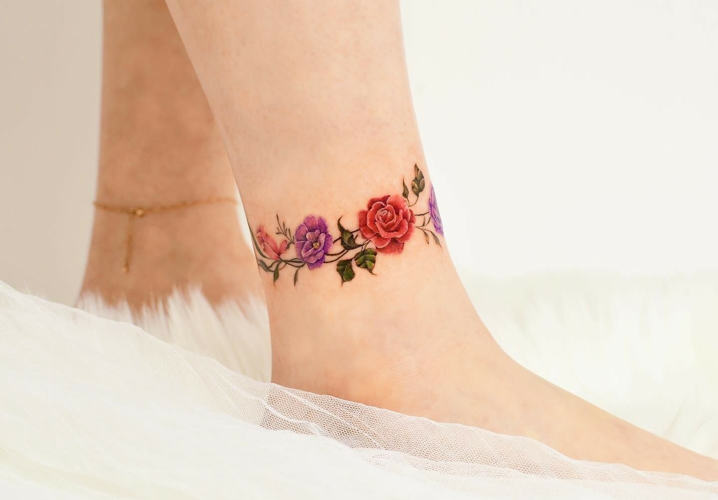 27 Flower Wrist Tattoo Ideas For Bracelet Tattoos - tattooglee | Flower  wrist tattoos, Tattoo bracelet, Wrist bracelet tattoo