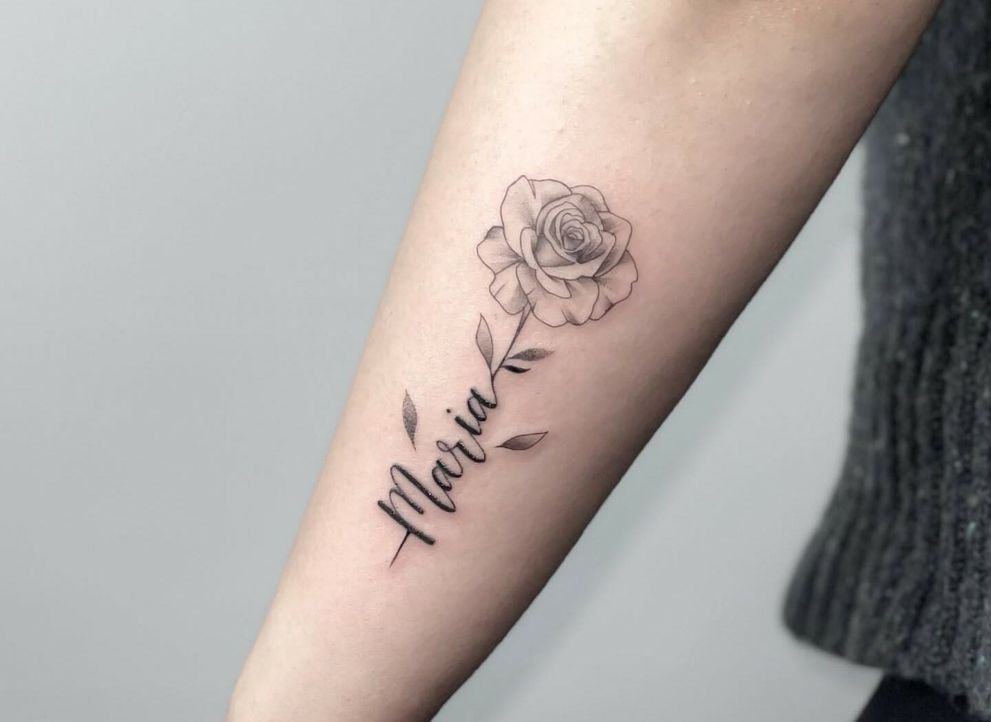 name tattoos with roses