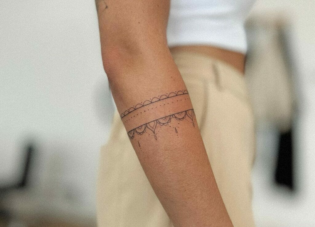 Female Classy Armband Tattoo
