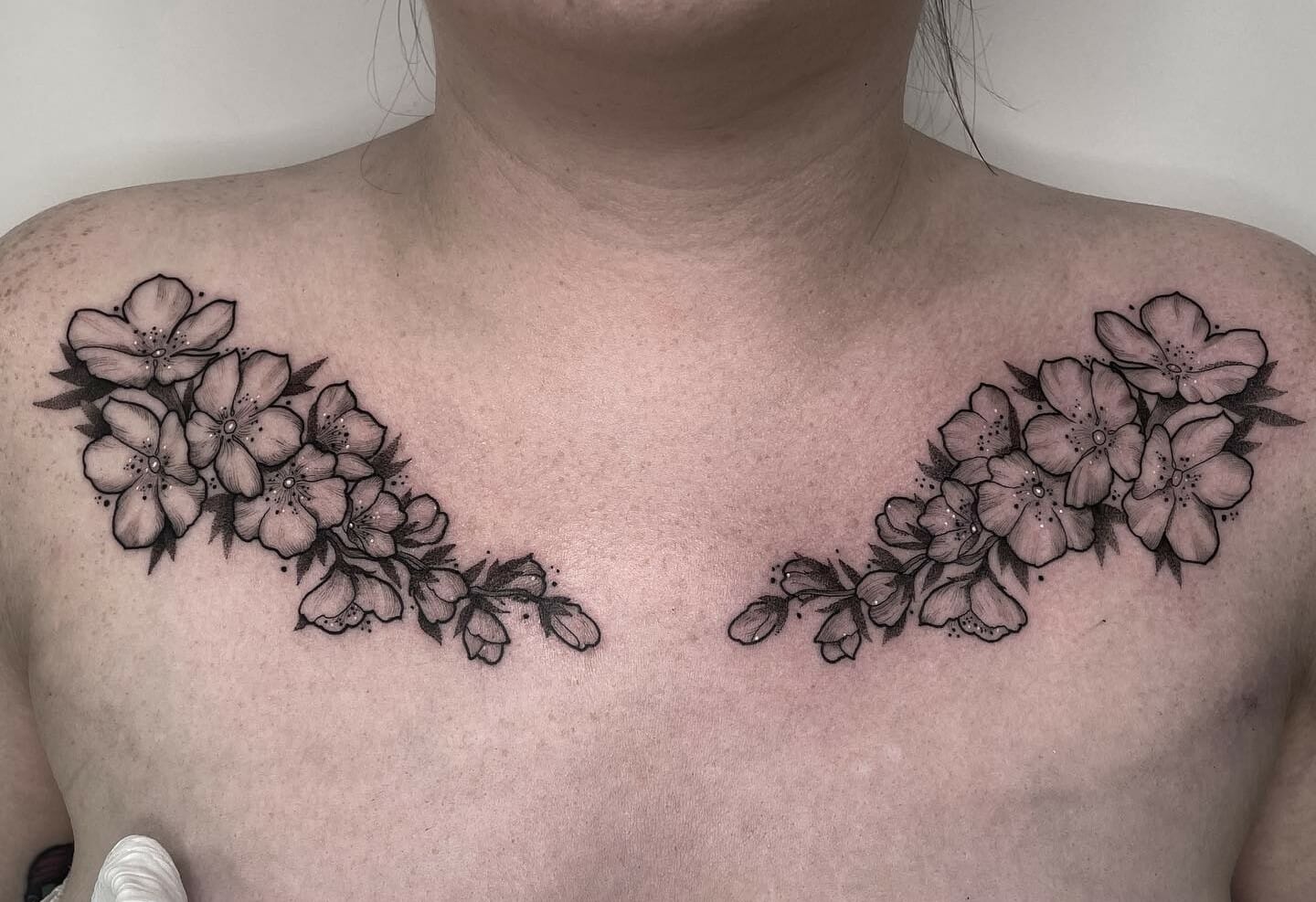 35 Flower Collar Bone Tattoos