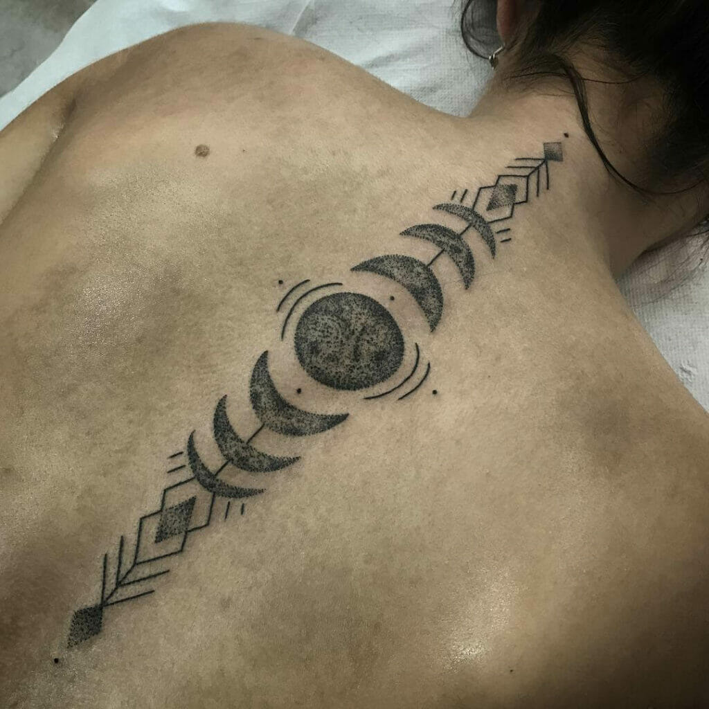 Tribal Design Phase Spine Tattoo