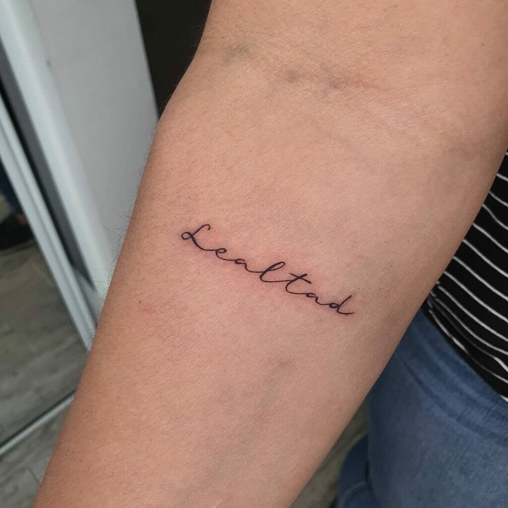 Lealtad Delicate Loyalty Small Tattoo