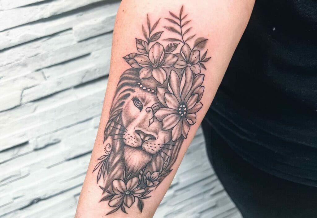 LION AND FLOWERS TATTOO | REAL TIME - YouTube