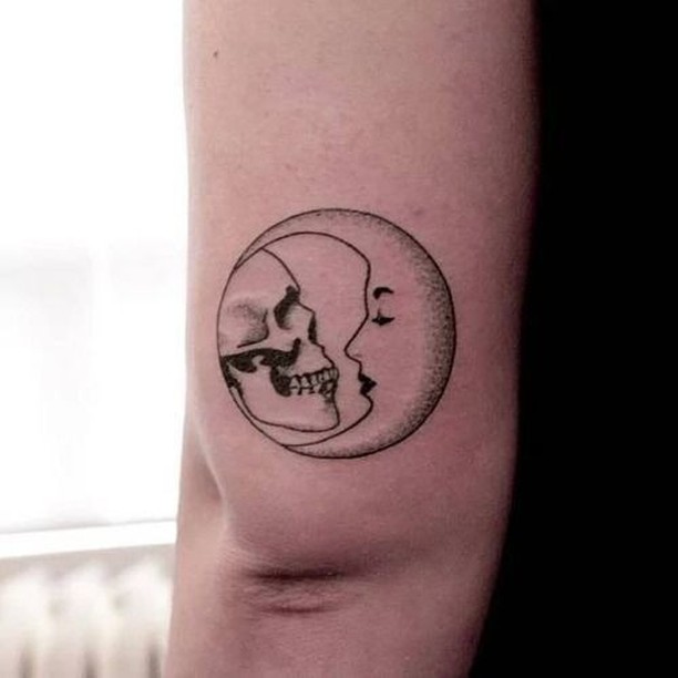 small skull tattoo