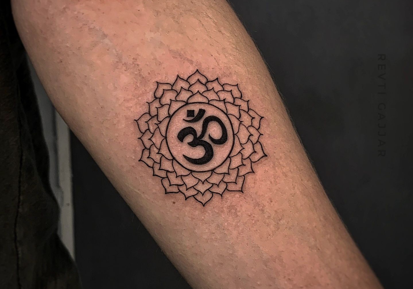 Tattoo uploaded by Savannah Trevino • 7 chakra symbols w/ line work  detailing going down the spine by Polo @ Twisted Tattoo • Tattoodo