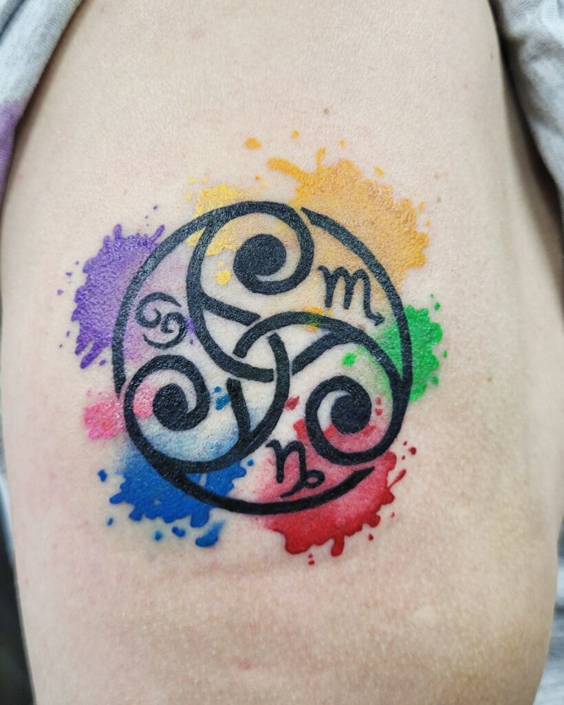 Dara Knot Tattoo With A Watercolor Effect