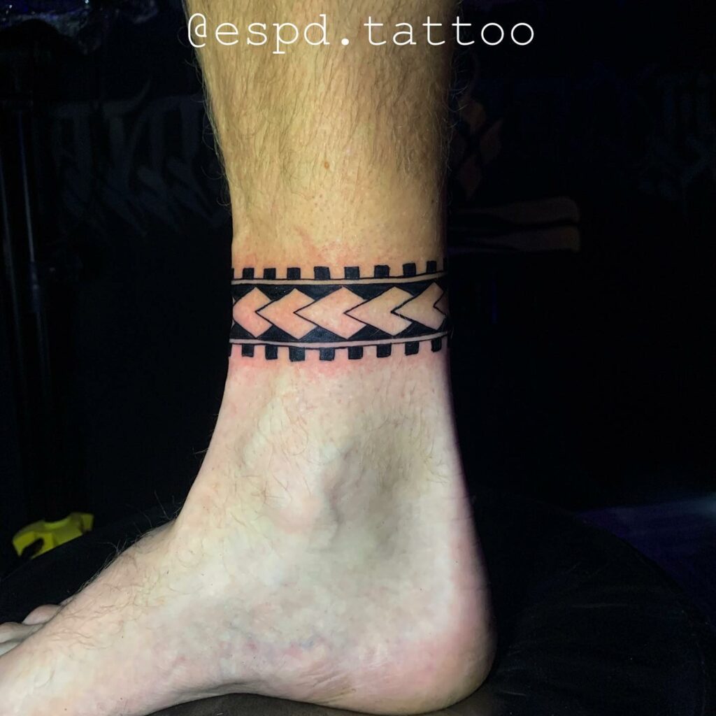 Small Dara Knot Tattoo On The Ankle