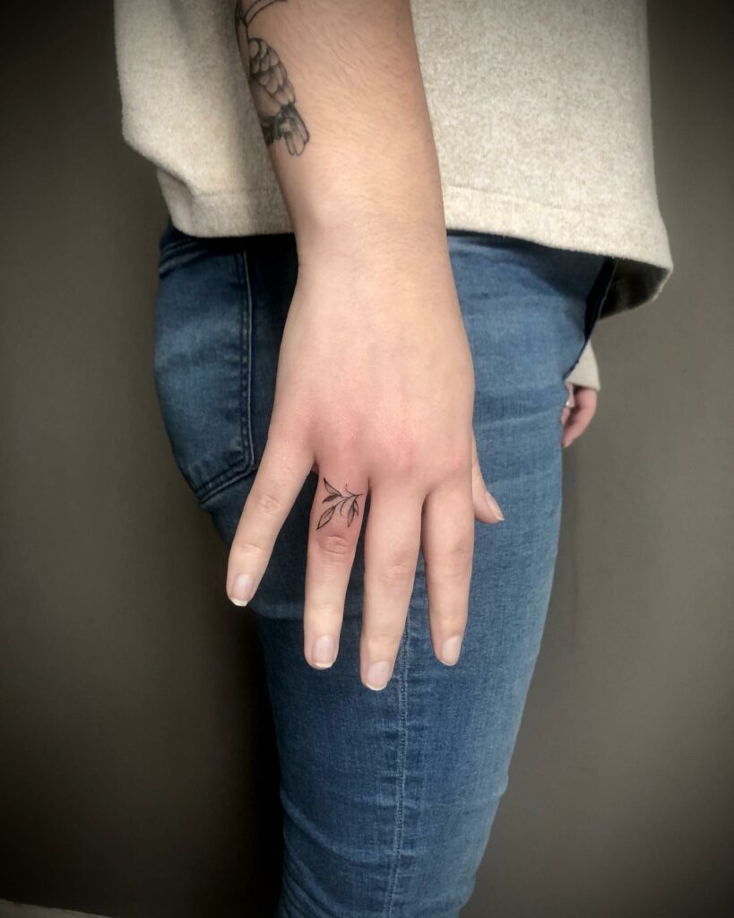 Vine Tattoo On The Ring Finger