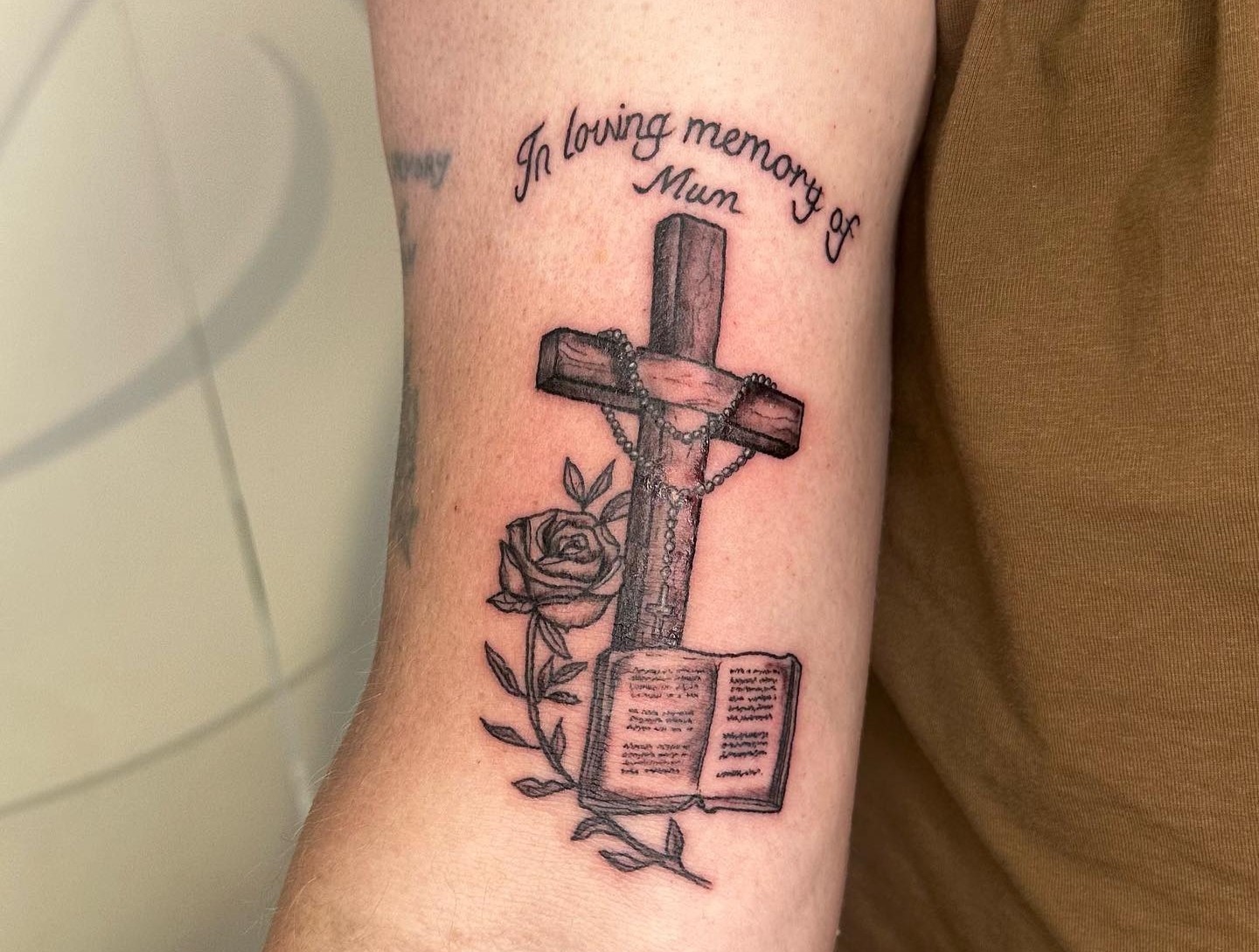 Untold Pain Tattoo Studio - This beautiful, simple cross says it all 🙏 |  Facebook