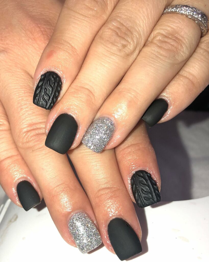Black And Cream Cableknit Nails